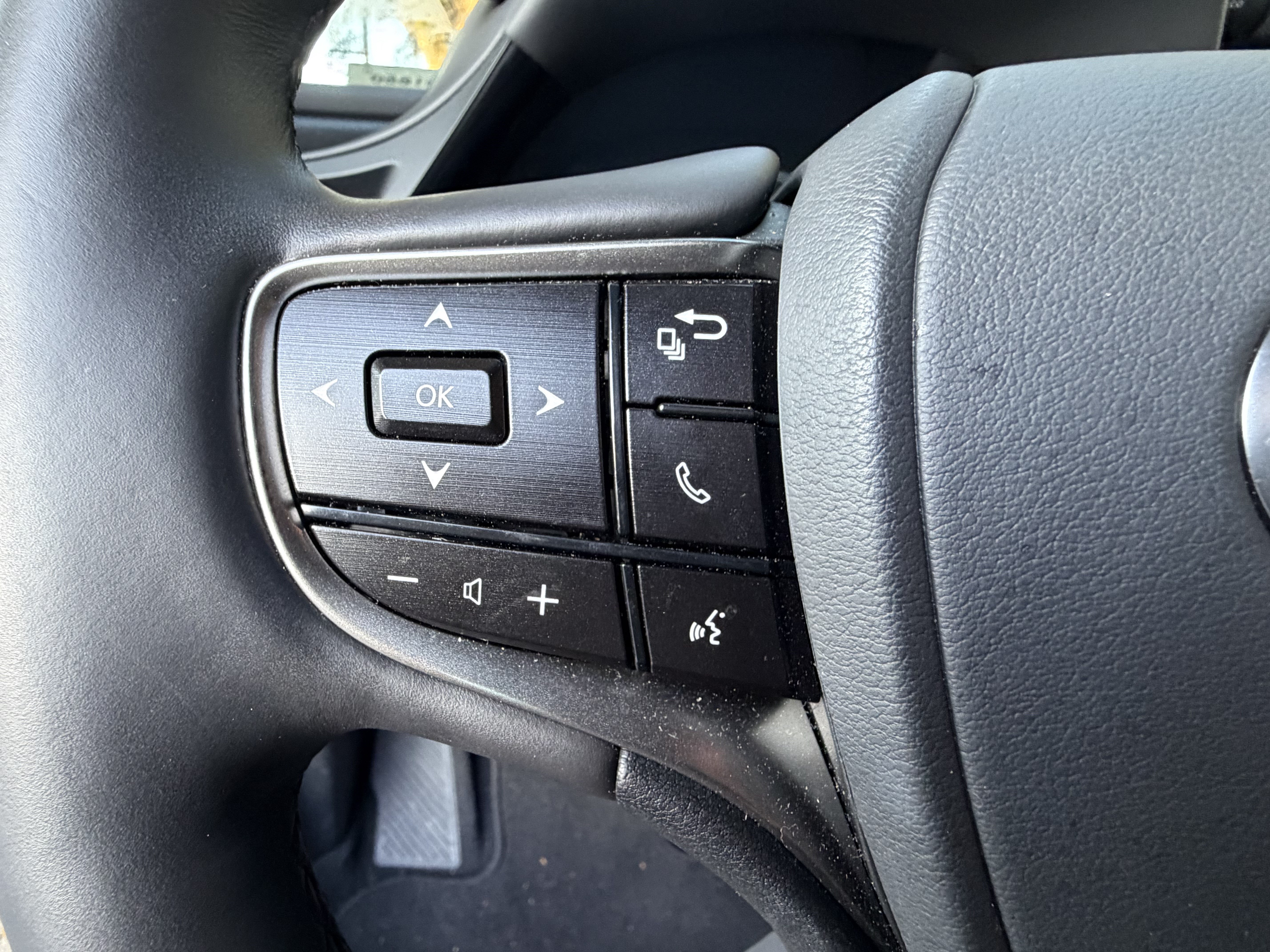 Used 2025 Lexus ES 350 w/ Premium Package FWD image 18