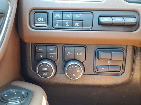 Used 2024 Chevrolet Tahoe High Country AWD/4WD image 26