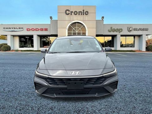 Used 2024 Hyundai Elantra SEL FWD image 8