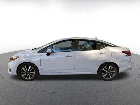 Used 2025 Nissan Versa SV image 4