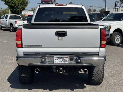 Used 2007 Chevrolet Silverado 2500 LT w/ Onstar Plus Package AWD/4WD image 6