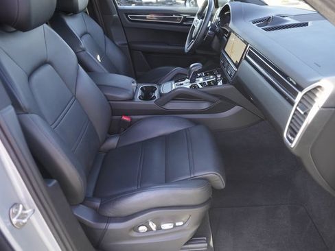 Used 2021 Porsche Cayenne image 19