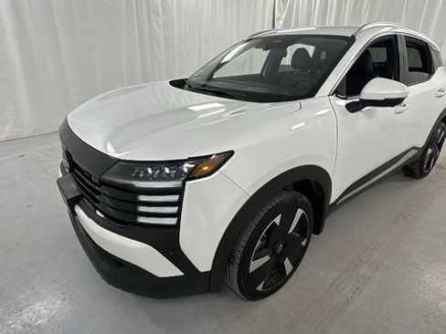 Certified 2025 Nissan Kicks SR image 7