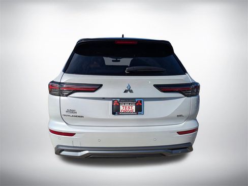 New 2025 Mitsubishi Outlander SEL image 4