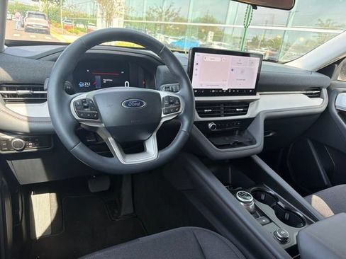 Used 2026 Ford Explorer Active AWD/4WD image 18