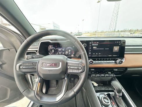 Used 2024 GMC Canyon AT4 w/ Technology Package image 11