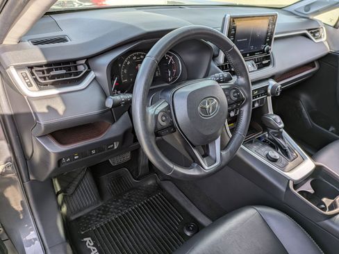 Used 2019 Toyota RAV4 Limited image 8