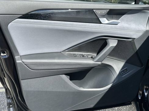 New 2025 Volkswagen Tiguan SE image 14