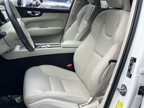 Used 2022 Volvo XC60 B5 Momentum AWD/4WD image 18
