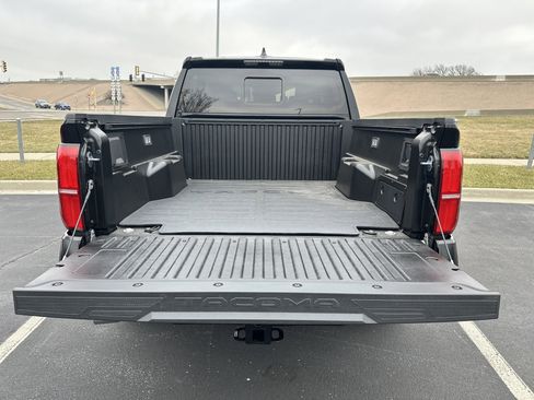 Used 2026 Toyota Tacoma TRD Off-Road w/ TRD Off Road Upgrade Package AWD/4WD image 31