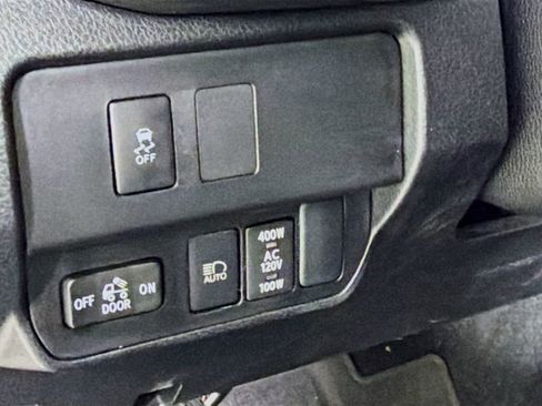 Used 2023 Toyota Tacoma TRD Off-Road image 12