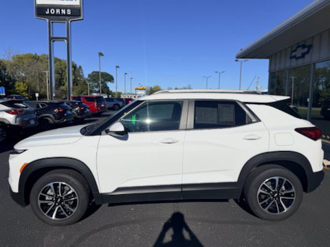 Used 2024 Chevrolet TrailBlazer LT w/ LT Cold Weather Package AWD/4WD image 2
