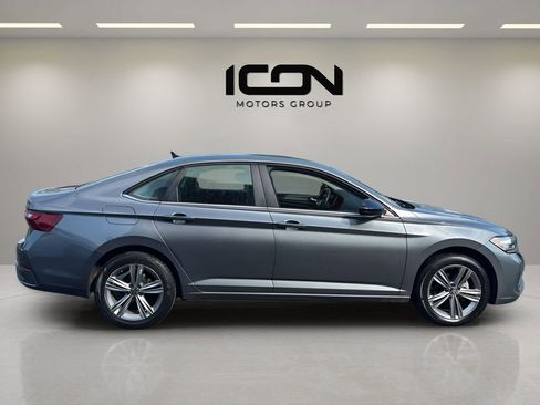Used 2024 Volkswagen Jetta SE FWD image 6