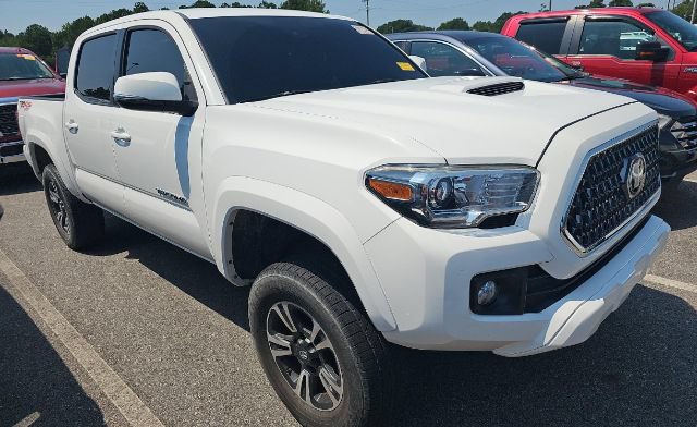 Used 2019 Toyota Tacoma TRD Sport AWD/4WD image 2