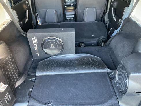 Used 2014 Jeep Wrangler Unlimited Rubicon w/ Connectivity Group AWD/4WD image 37