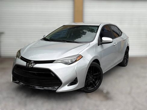 Used 2017 Toyota Corolla L FWD image 2