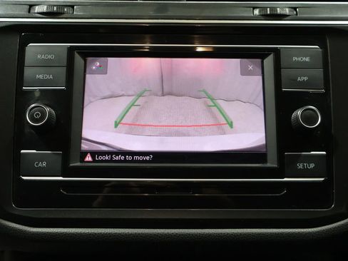 Used 2018 Volkswagen Tiguan S image 24