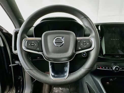 Used 2023 Volvo XC40 B5 Plus AWD/4WD image 16