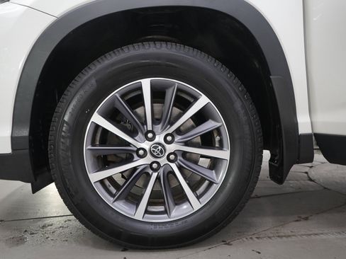 Used 2019 Toyota Highlander XLE AWD/4WD image 31
