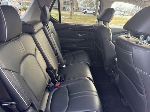 Certified 2025 Honda Pilot Elite image 17