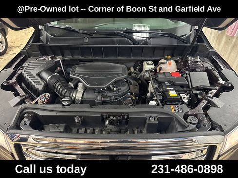 Used 2017 GMC Acadia SLE AWD/4WD image 10
