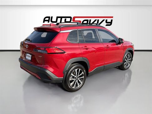 Used 2024 Toyota Corolla Cross XLE image 7