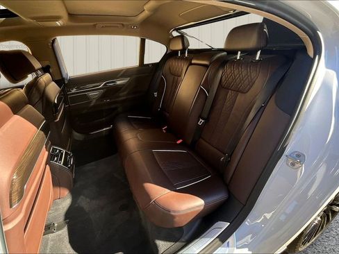 Used 2022 BMW 750i xDrive w/ Executive Package AWD/4WD image 22
