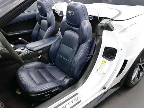 Used 2013 Chevrolet Corvette 427 w/ 1SC Preferred Equipment Group RWD image 11