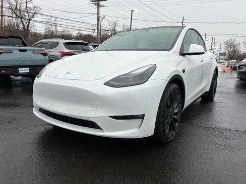 Used 2022 Tesla Model Y Performance image 3