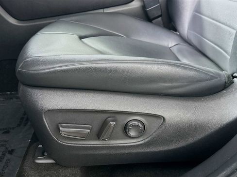 Used 2024 Toyota Highlander XLE image 17