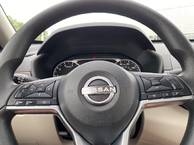 Used 2025 Nissan Altima 2.5 SV FWD image 14