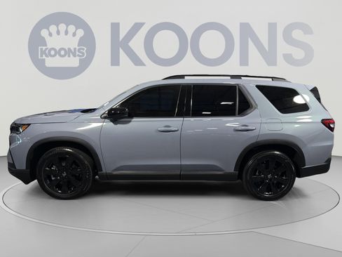 Used 2025 Honda Pilot Black Edition image 2