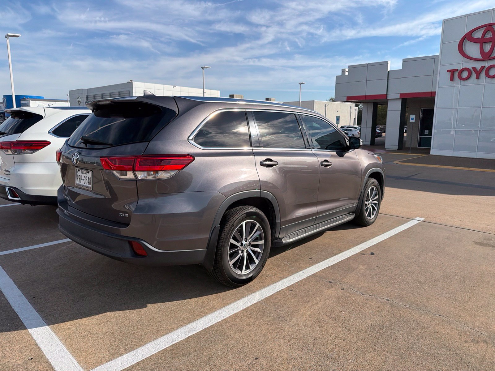 Used 2019 Toyota Highlander XLE FWD image 8