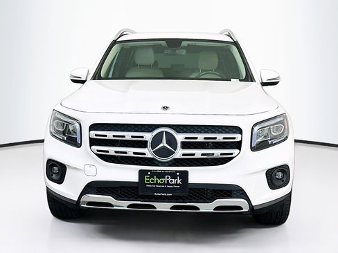 Used 2021 Mercedes-Benz GLB 250 4MATIC image 2