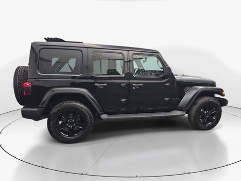 Used 2022 Jeep Wrangler Unlimited Sahara image 8