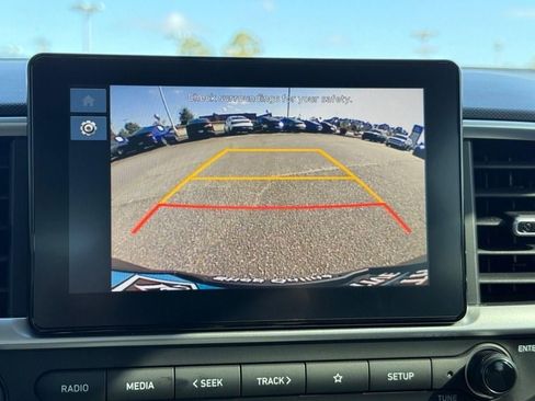 Used 2024 Hyundai Venue SEL image 25