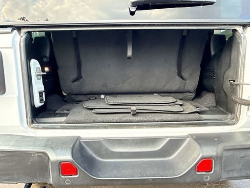 Used 2021 Jeep Wrangler Sport S image 28