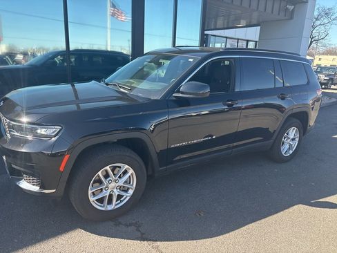 Used 2024 Jeep Grand Cherokee L Laredo w/ Luxury Tech Group I image 2