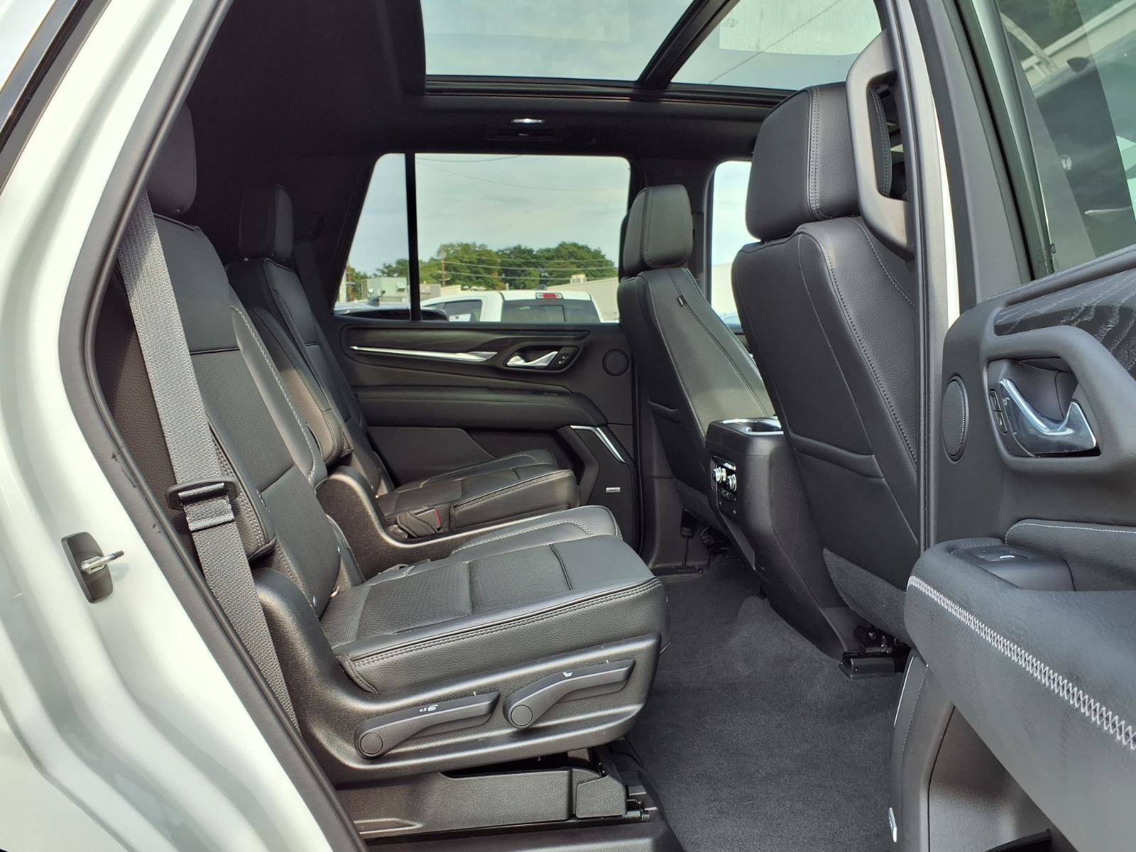 Used 2021 GMC Yukon Denali w/ Denali Premium Package AWD/4WD image 36