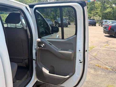 Used 2016 Nissan Frontier SV AWD/4WD image 22