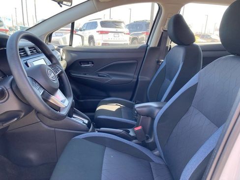 Used 2025 Nissan Versa SV image 9