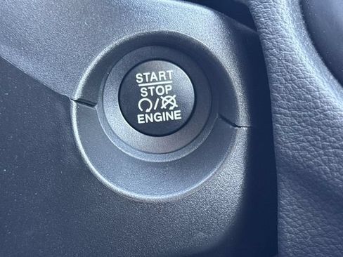 Used 2019 Jeep Compass Latitude FWD image 18