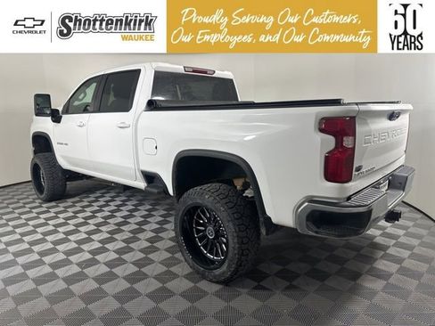 Used 2024 Chevrolet Silverado 2500 LT image 3