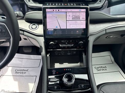Used 2022 Jeep Grand Cherokee Limited 4xe w/ Luxury Tech Group II AWD/4WD image 17