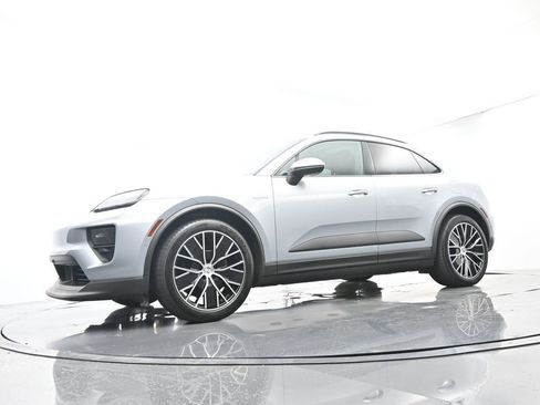Certified 2025 Porsche Macan Electric RWD image 46