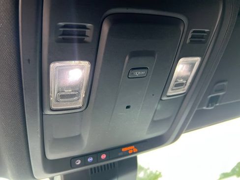 Used 2023 GMC Yukon SLE RWD image 26