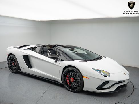 Used 2019 Lamborghini Aventador S image 1