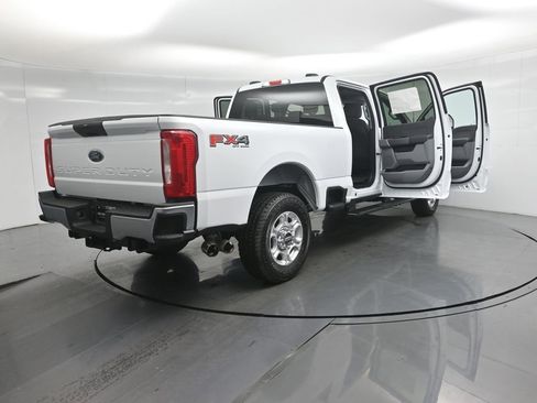 New 2026 Ford F250 XLT w/ FX4 Off-Road Package image 5