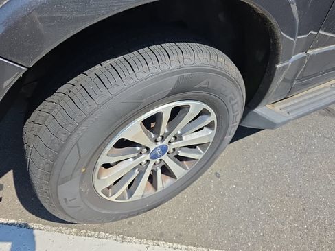 Used 2017 Ford Expedition XLT AWD/4WD image 6
