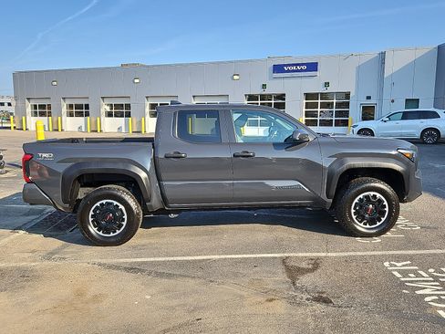 Used 2024 Toyota Tacoma TRD Off-Road AWD/4WD image 7